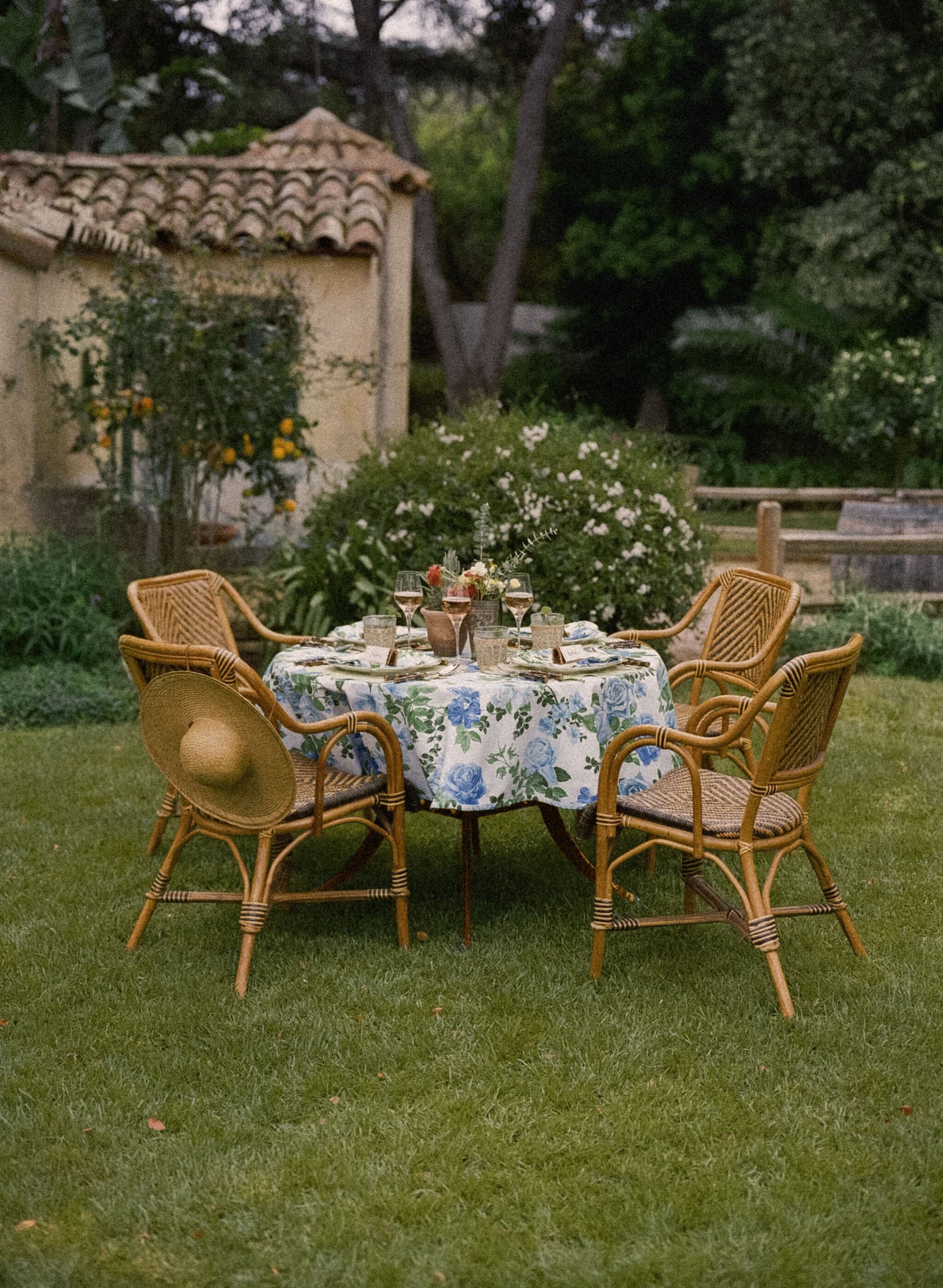 Cerulean Garden Round Tablecloth