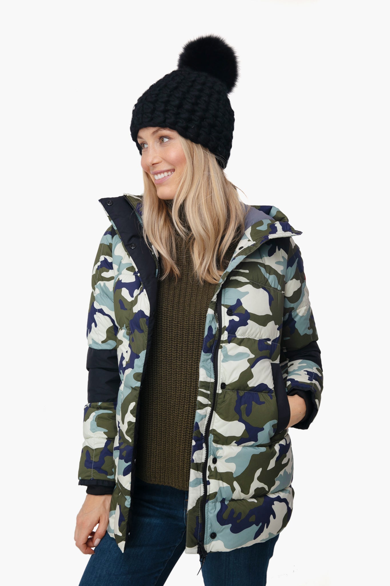 Black Beanie Pomster